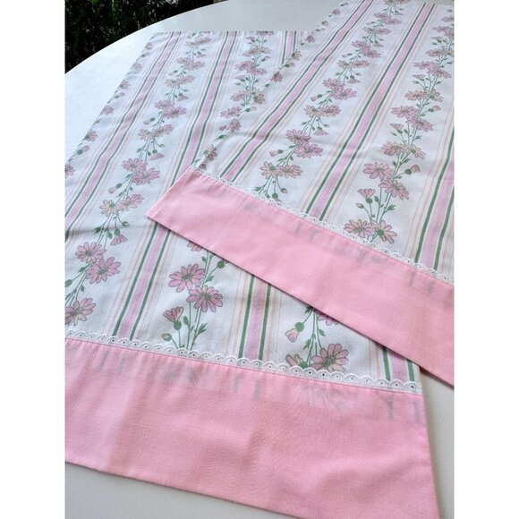 Vintage 70s pillowcases, pink white green floral & stripes casing, Dan River - Picture 3 of 8
